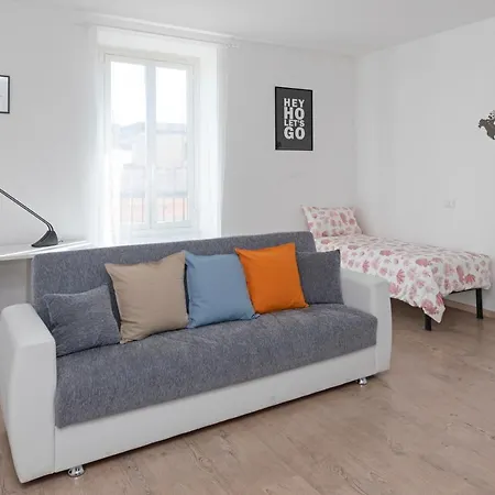 Large And Central Comfortable Apartment *